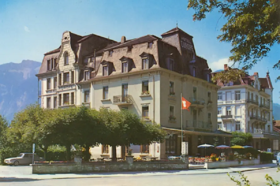 Le Carlton et l’Europe sur une ancienne photo en couleur