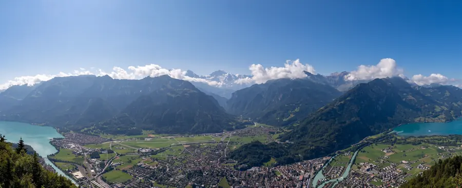 Blick vom Harder auf Interlaken und die beiden Seen