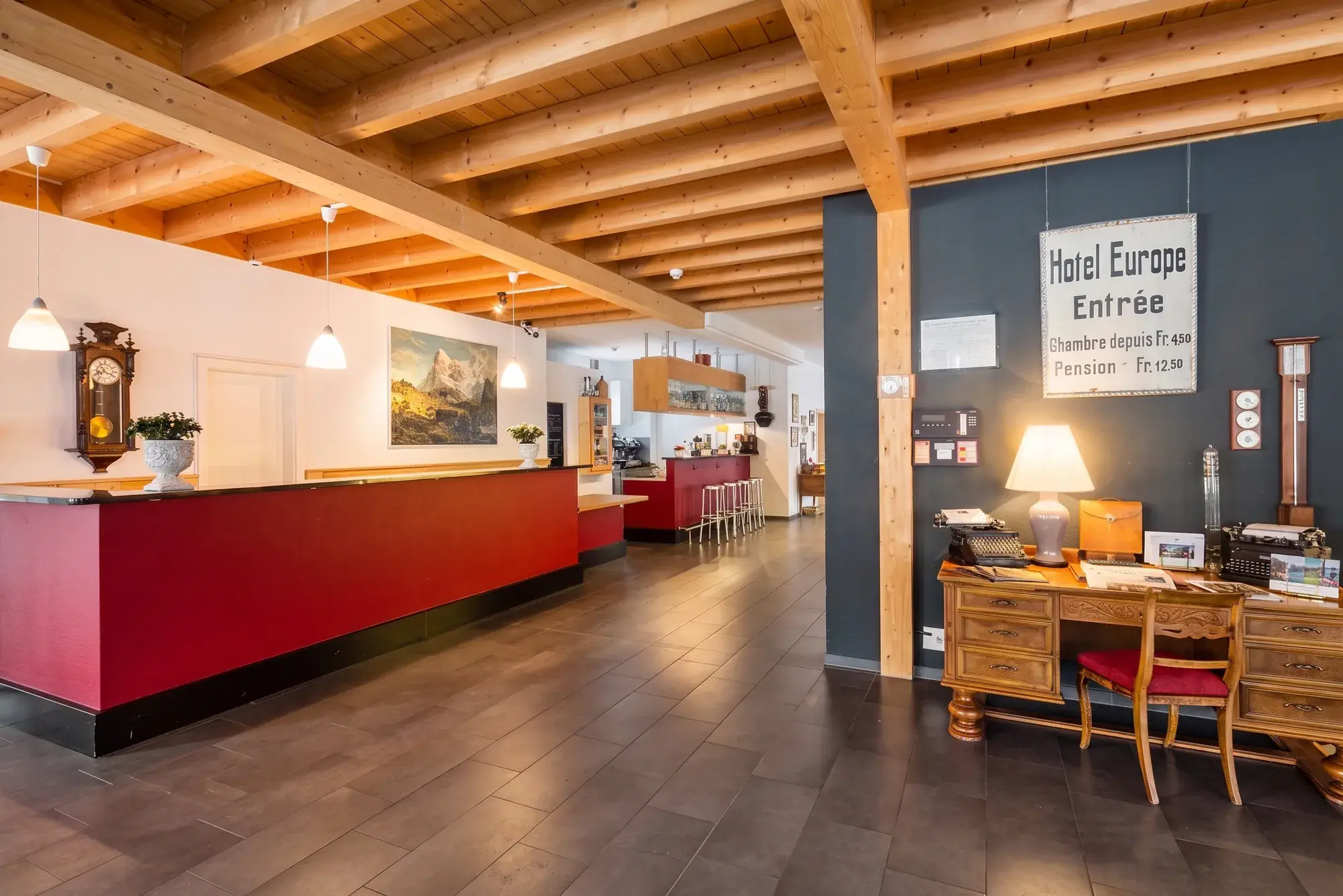 Die Rezeption mit dem Schild «Hotel Europe Entrée»