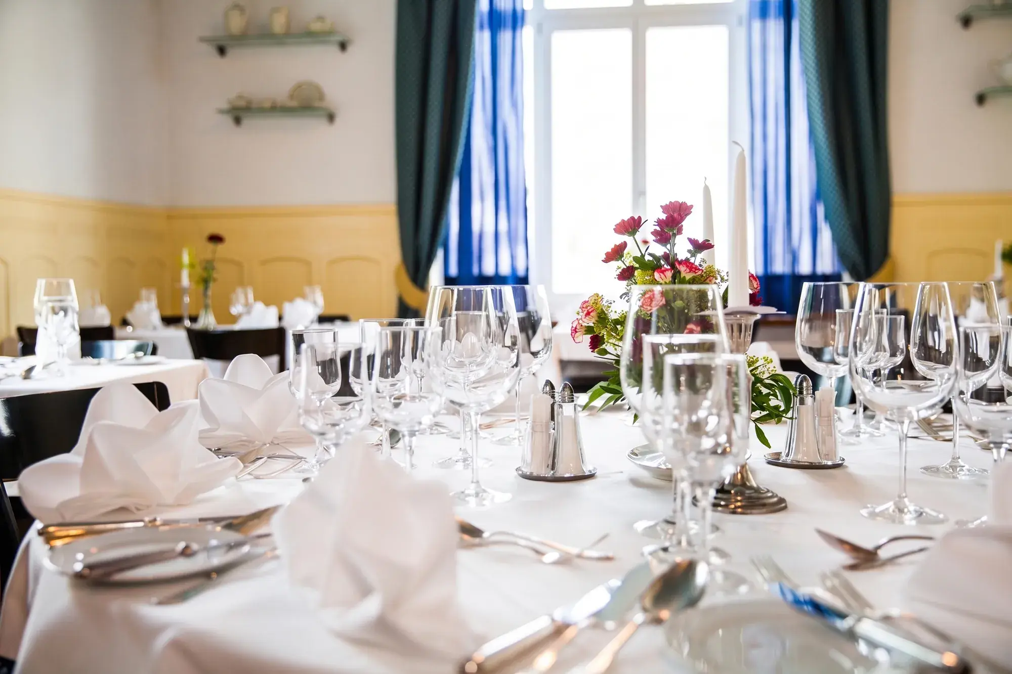 Ein gedeckter Tisch im Restaurant