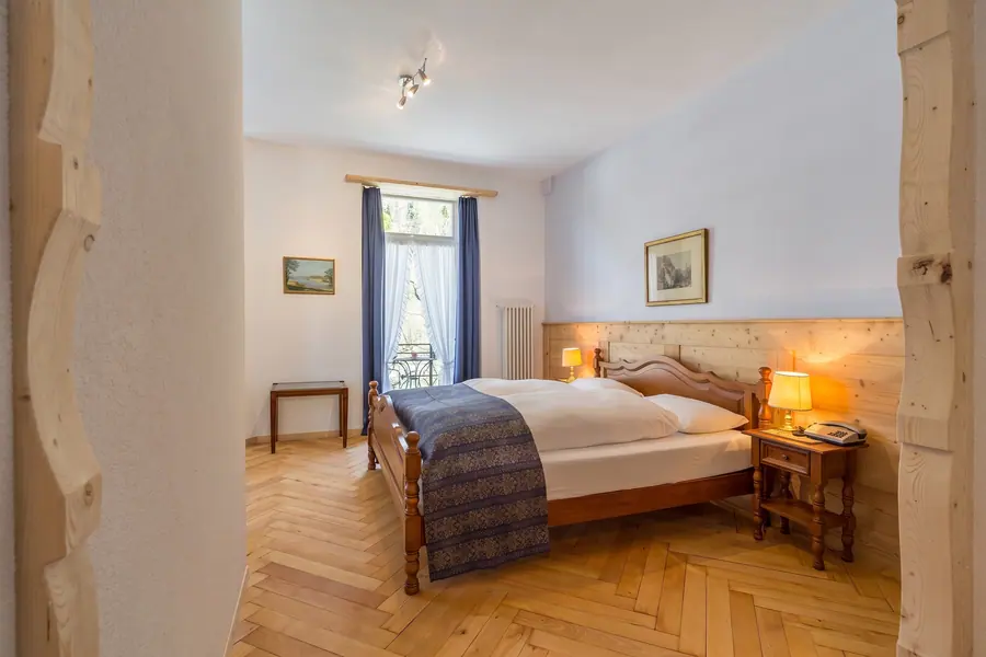 Superior-Zimmer 358 mit Holzwand